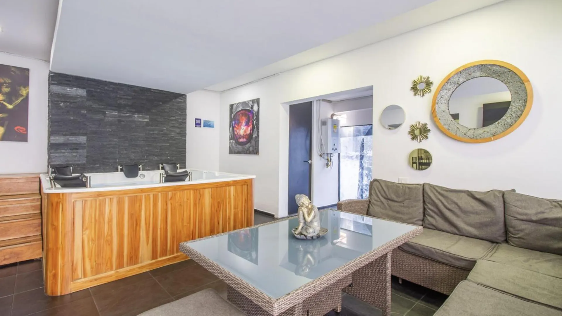 6 Bedroom And Jacuzzi 1 Block From Lleras P6 메딜린 아파트