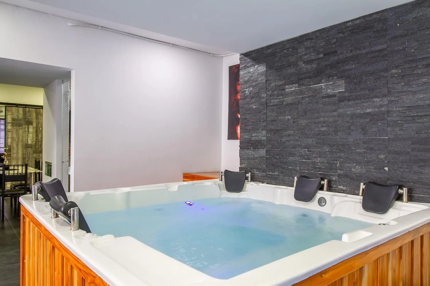 6 Bedroom And Jacuzzi 1 Block From Lleras P6 麦德林 公寓