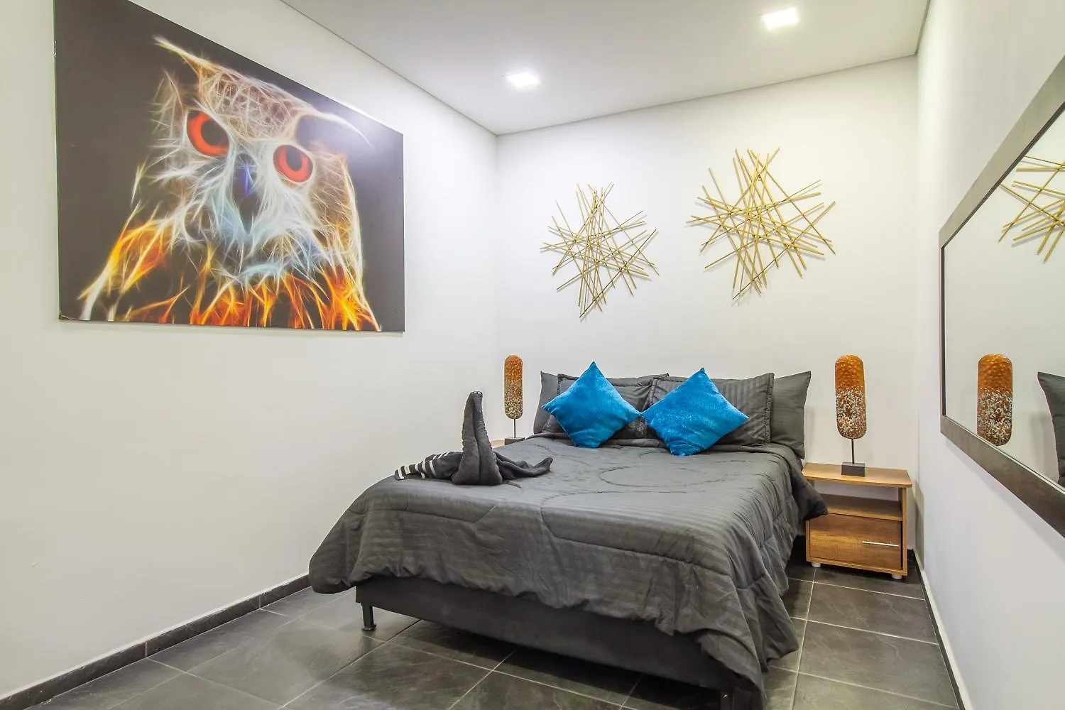 6 Bedroom And Jacuzzi 1 Block From Lleras P6 麦德林 0*,  哥伦比亚