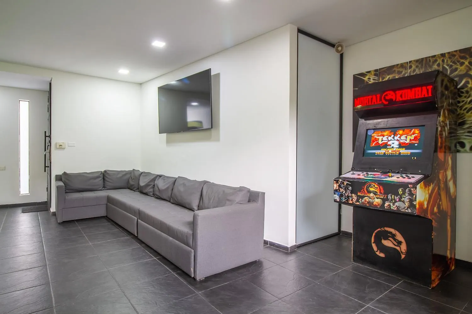 6 Bedroom And Jacuzzi 1 Block From Lleras P6 麦德林 0*,  哥伦比亚
