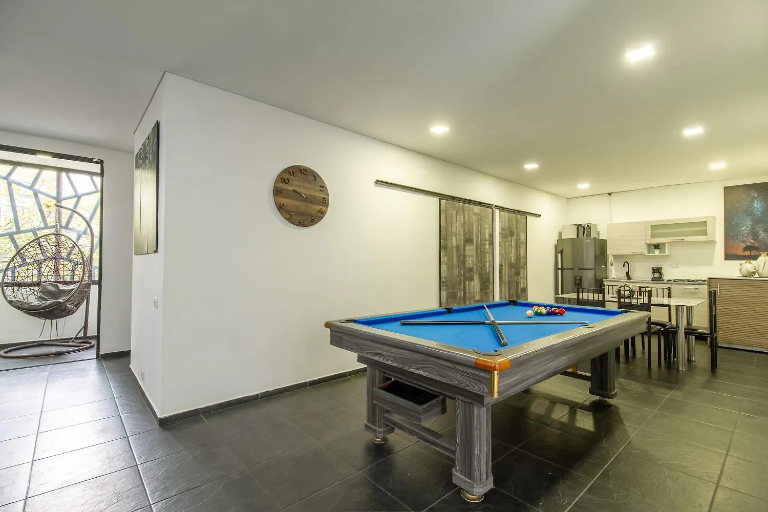 6 Bedroom And Jacuzzi 1 Block From Lleras P6 메딜린 0*,