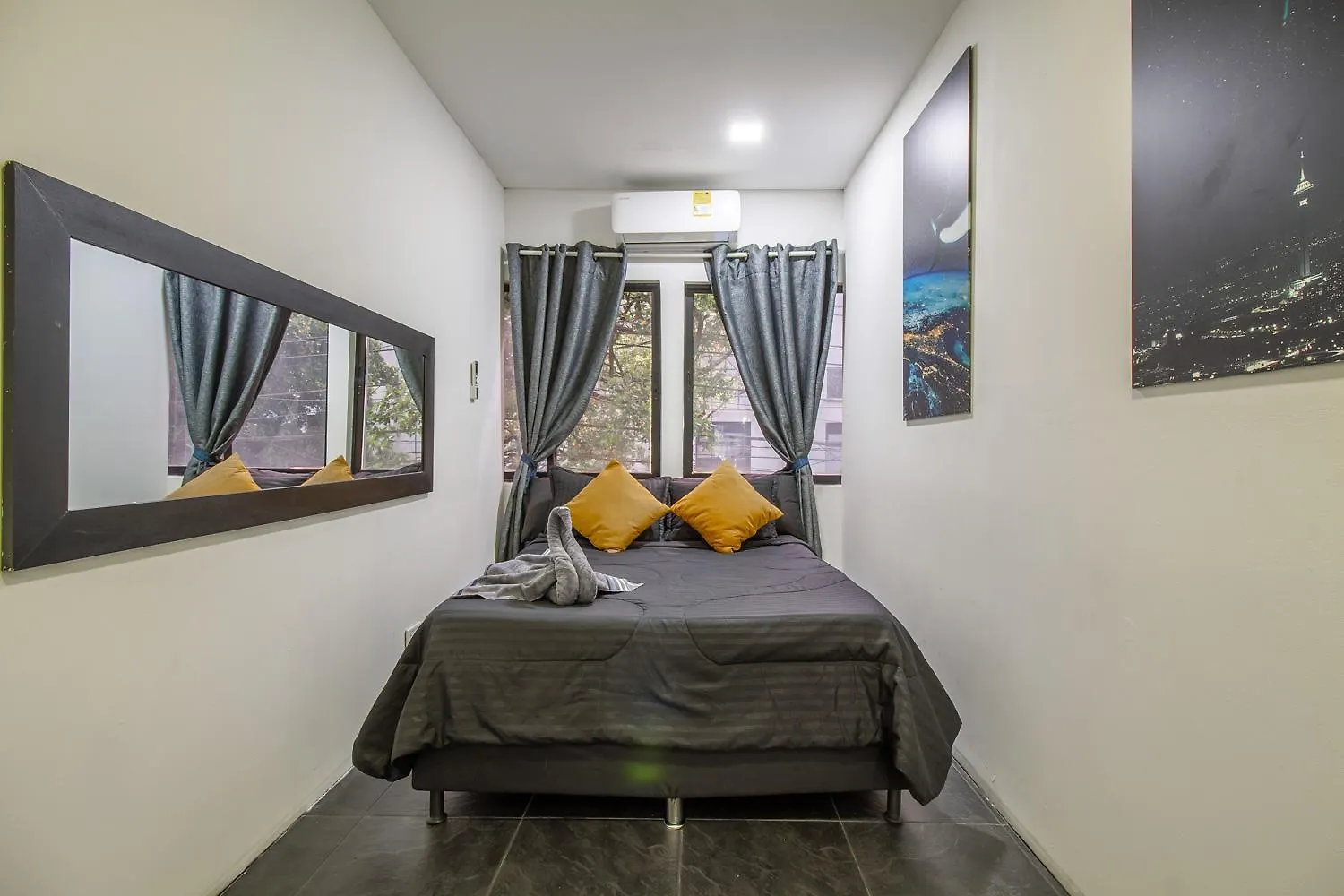 6 Bedroom And Jacuzzi 1 Block From Lleras P6 麦德林 0*,  哥伦比亚