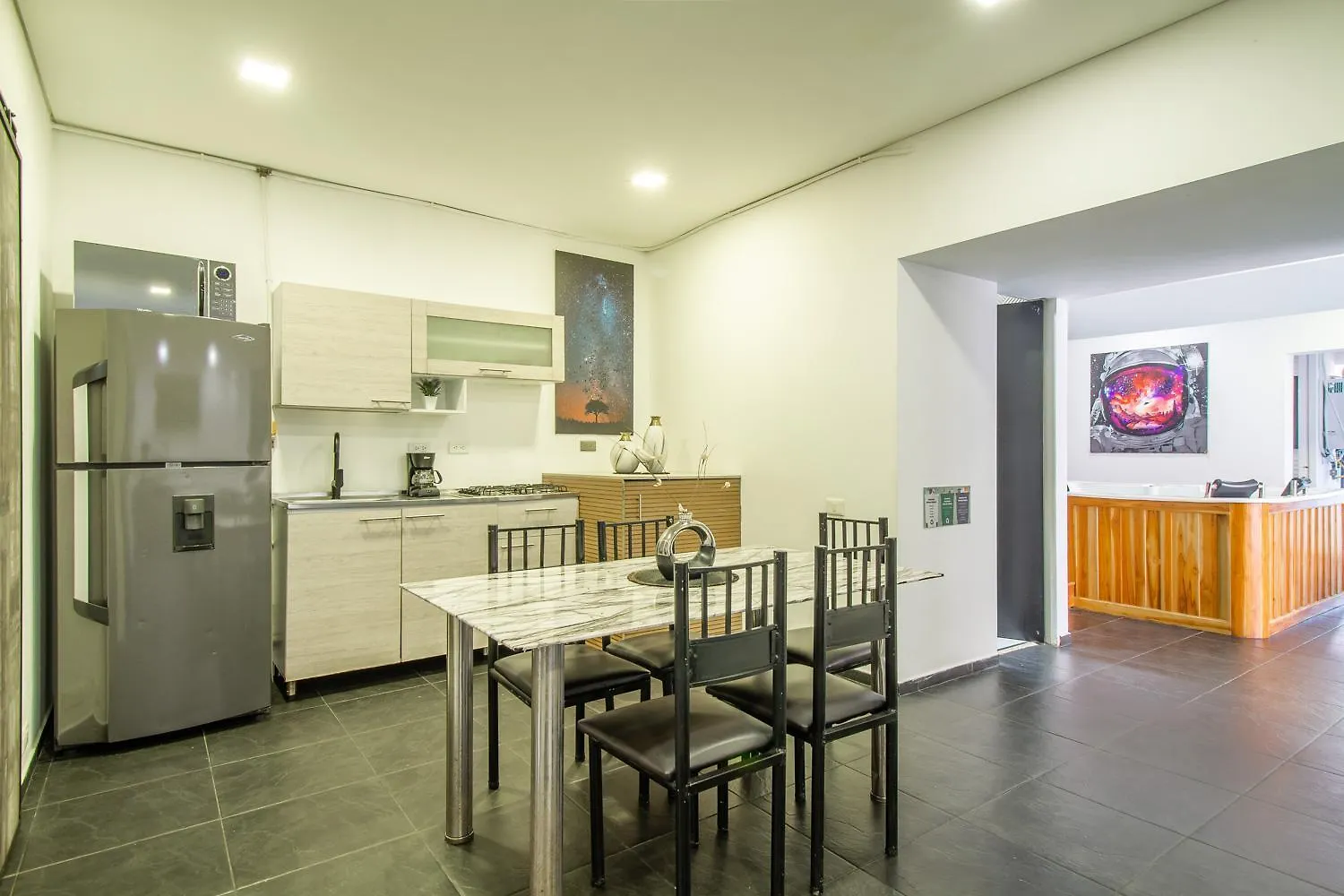 아파트 6 Bedroom And Jacuzzi 1 Block From Lleras P6 메딜린 콜롬비아