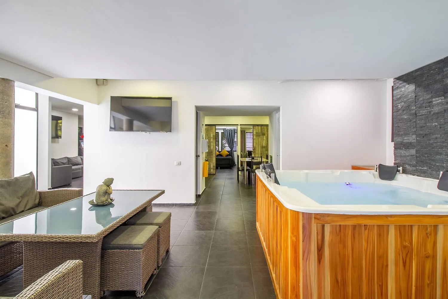 6 Bedroom And Jacuzzi 1 Block From Lleras P6 麦德林 0*,
