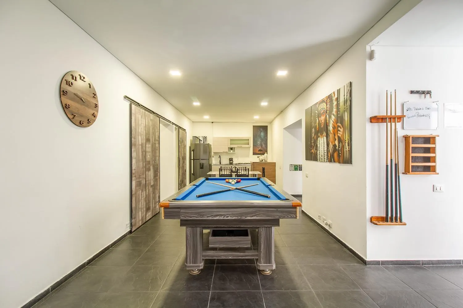 6 Bedroom And Jacuzzi 1 Block From Lleras P6 메딜린 아파트