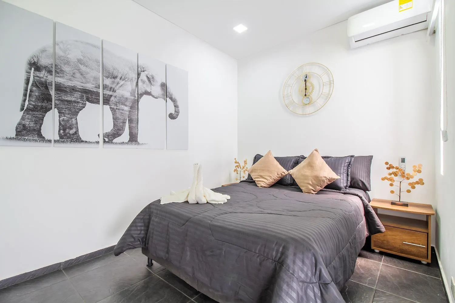 6 Bedroom And Jacuzzi 1 Block From Lleras P6 麦德林 公寓