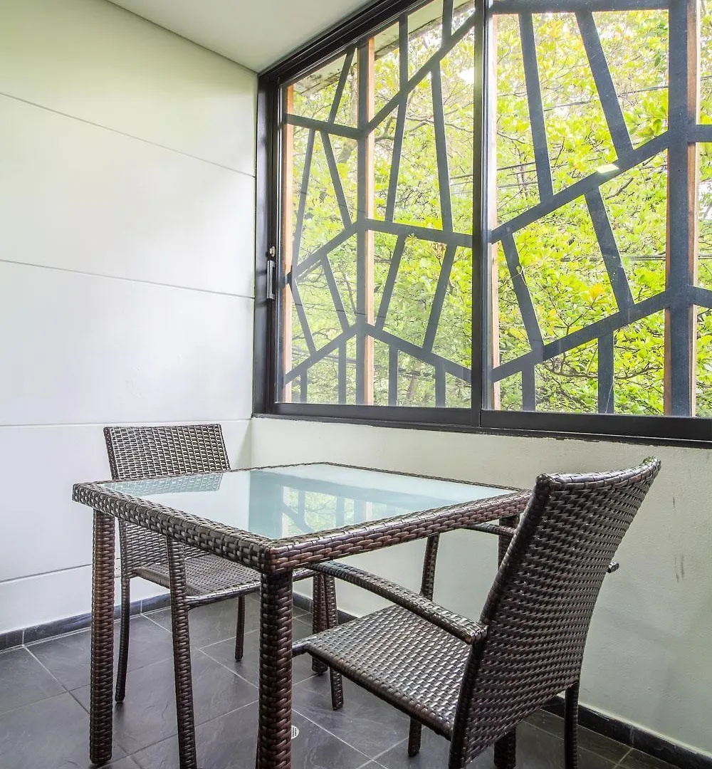 6 Bedroom And Jacuzzi 1 Block From Lleras P6 麦德林 公寓