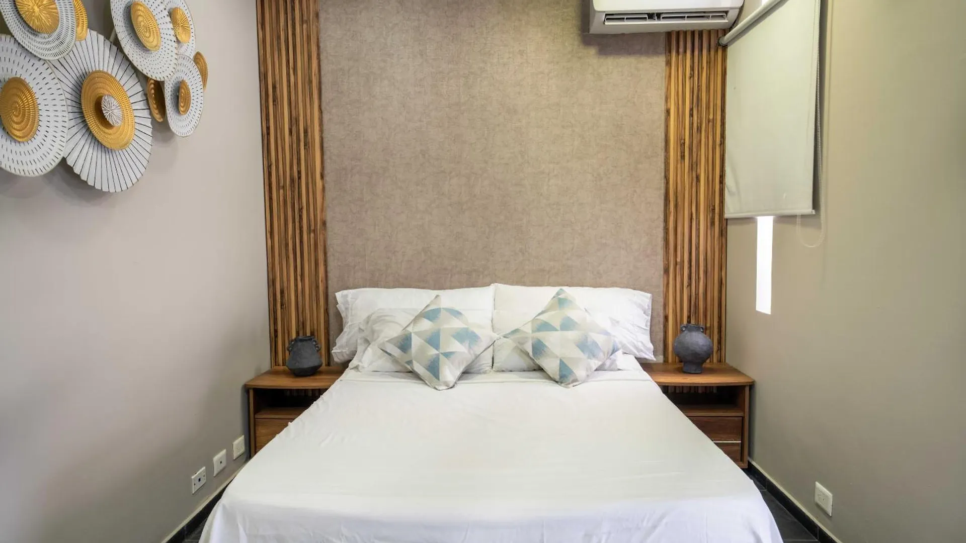 아파트 6 Bedroom And Jacuzzi 1 Block From Lleras P6 메딜린