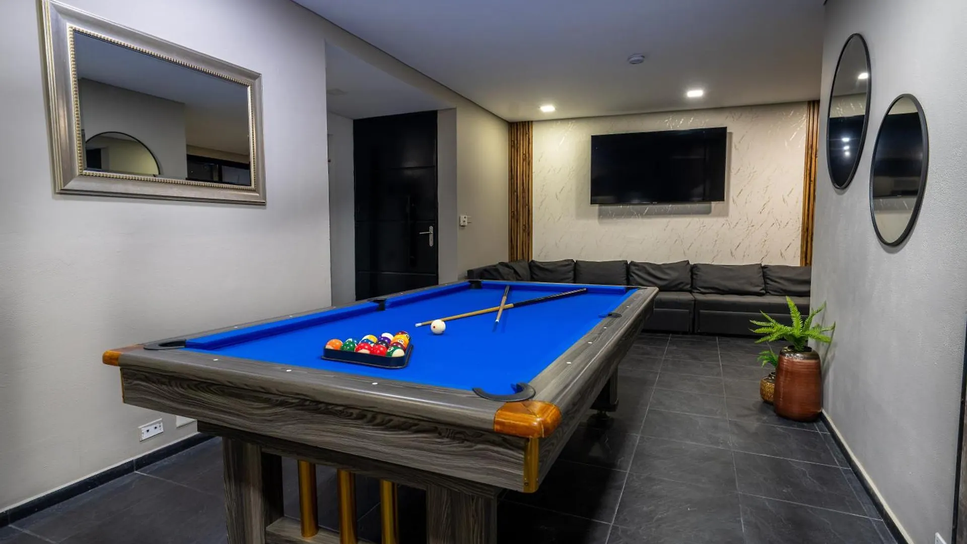 아파트 6 Bedroom And Jacuzzi 1 Block From Lleras P6 메딜린