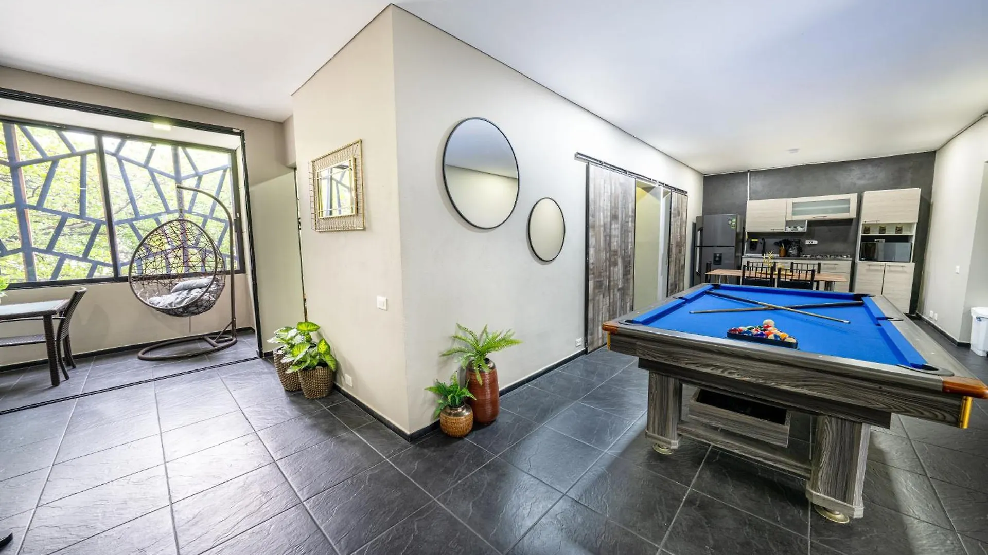 아파트 6 Bedroom And Jacuzzi 1 Block From Lleras P6 메딜린