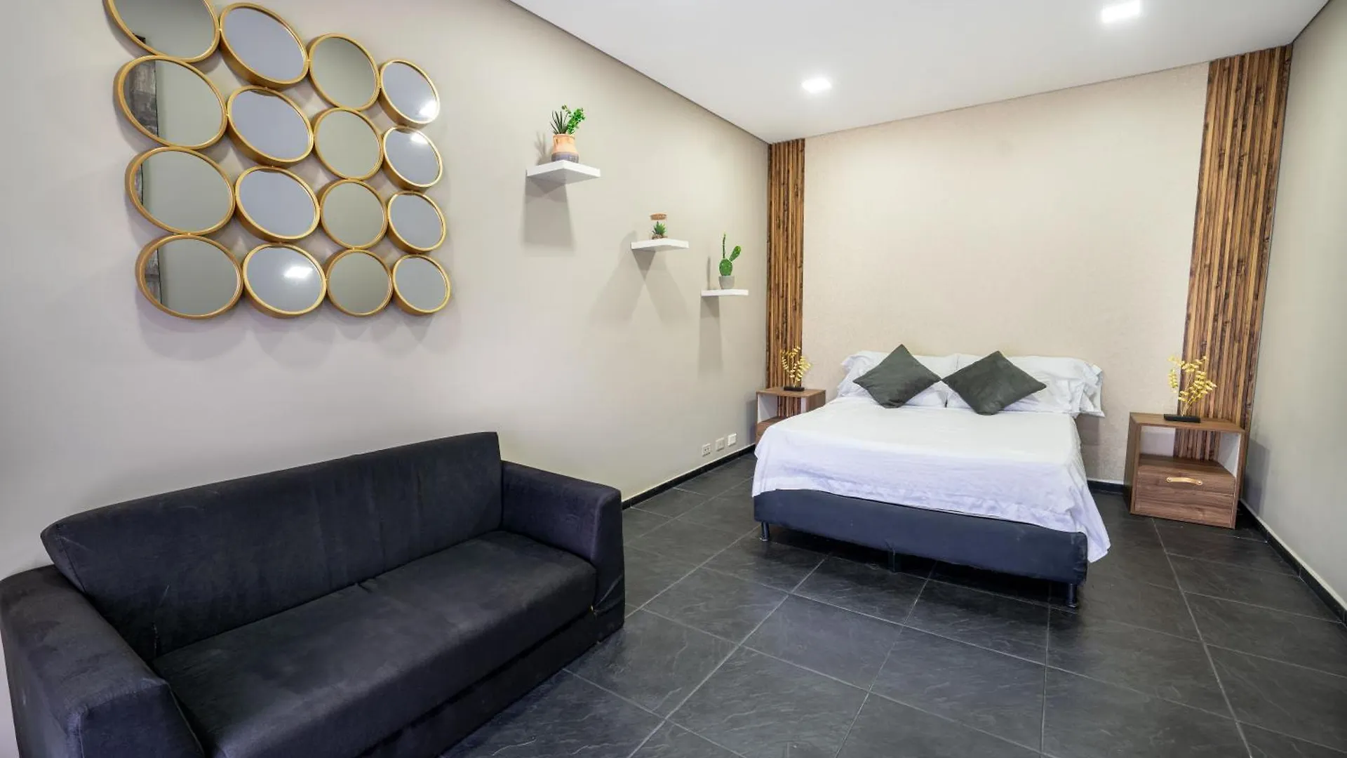 6 Bedroom And Jacuzzi 1 Block From Lleras P6 메딜린 아파트