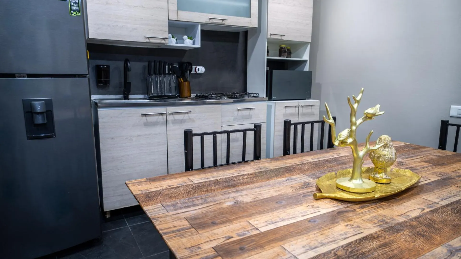 아파트 6 Bedroom And Jacuzzi 1 Block From Lleras P6 메딜린