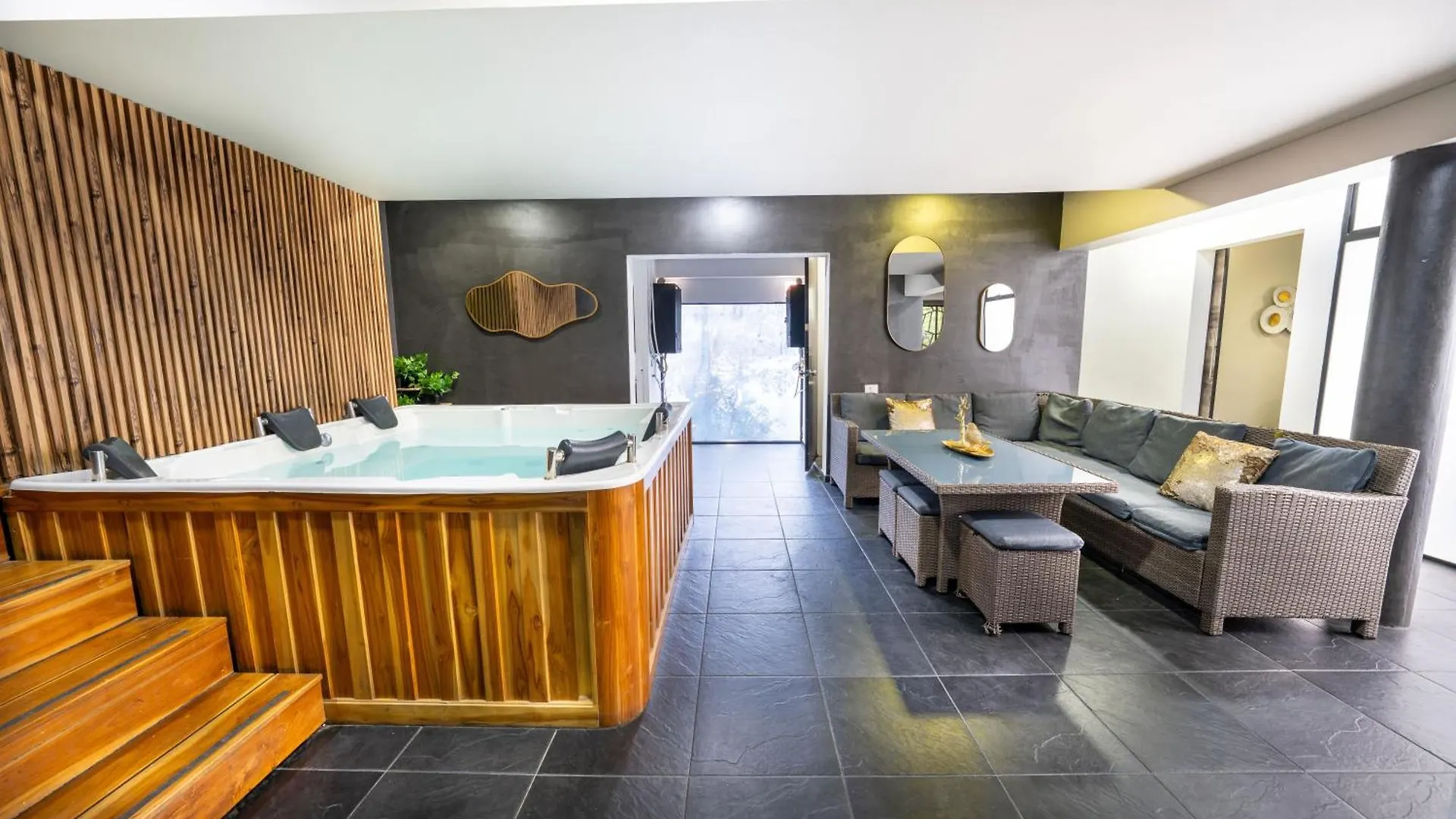 아파트 6 Bedroom And Jacuzzi 1 Block From Lleras P6 메딜린